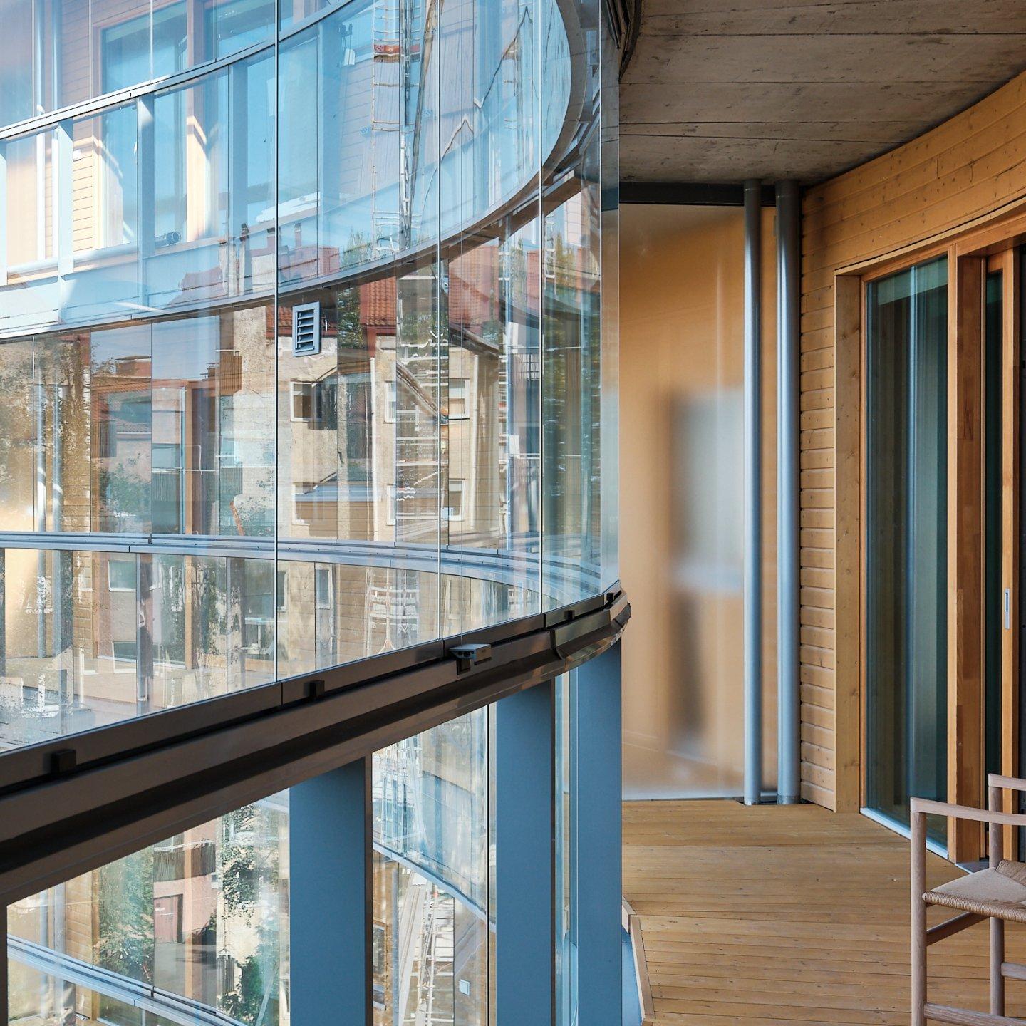 meander-gallery-photo-square-outside-balcony