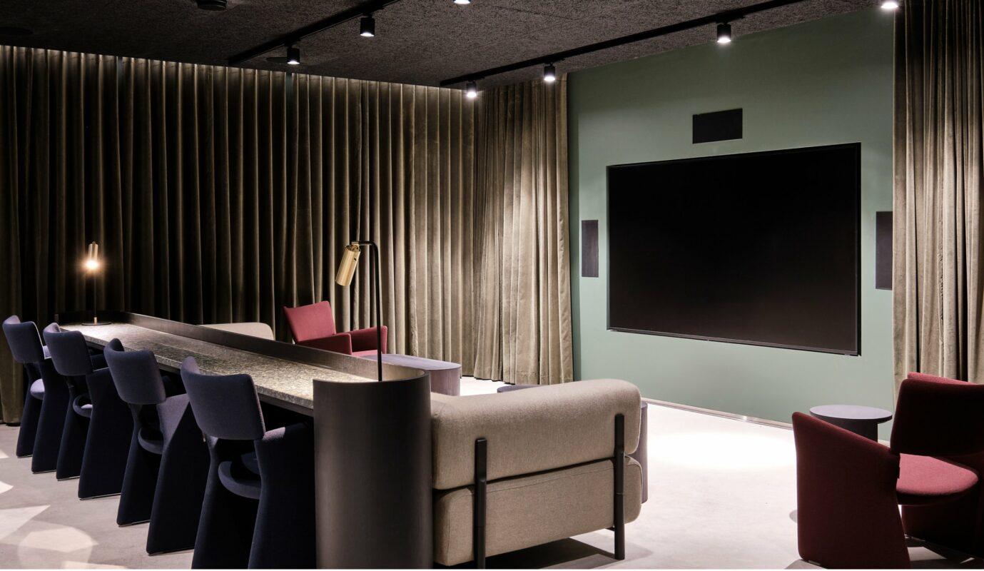 meander-movie-room